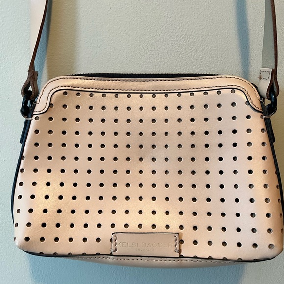 Kelsi Dagger Brooklyn crossbody bag tan and white color blocking. Zip closure. - Picture 3 of 10